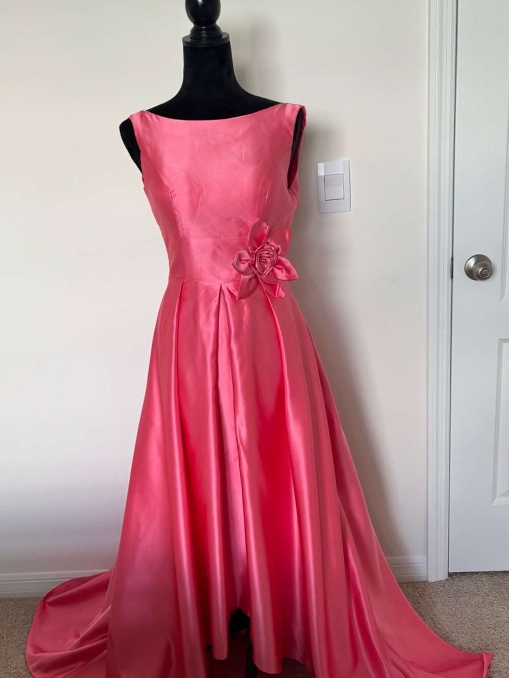 Elegant Satin Hi-Low Dress w/ Lace-Up Back & Pockets – Size S - Picture 3 of 13